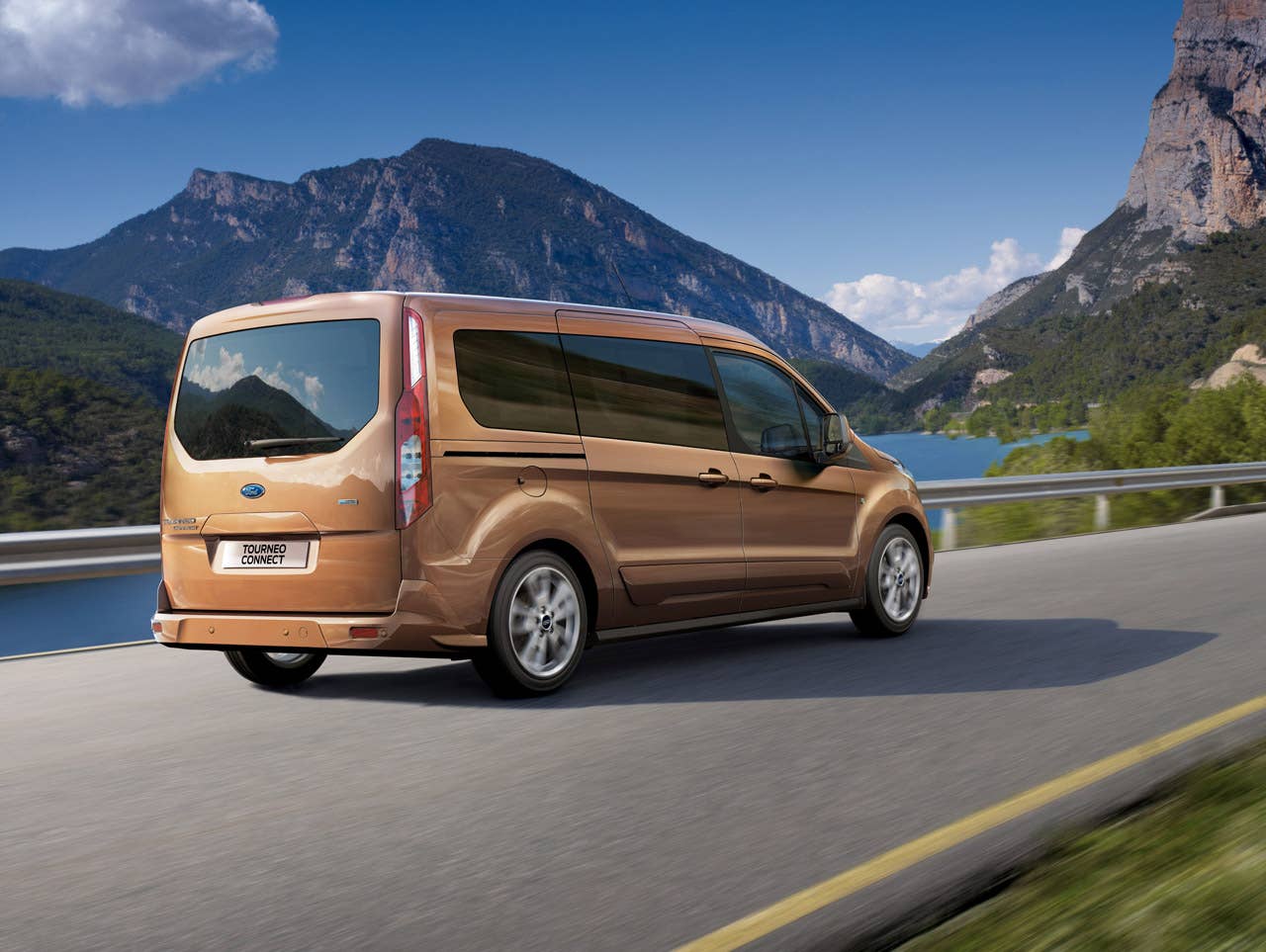 2014 Ford Transit Connect Wagon rear 3/4