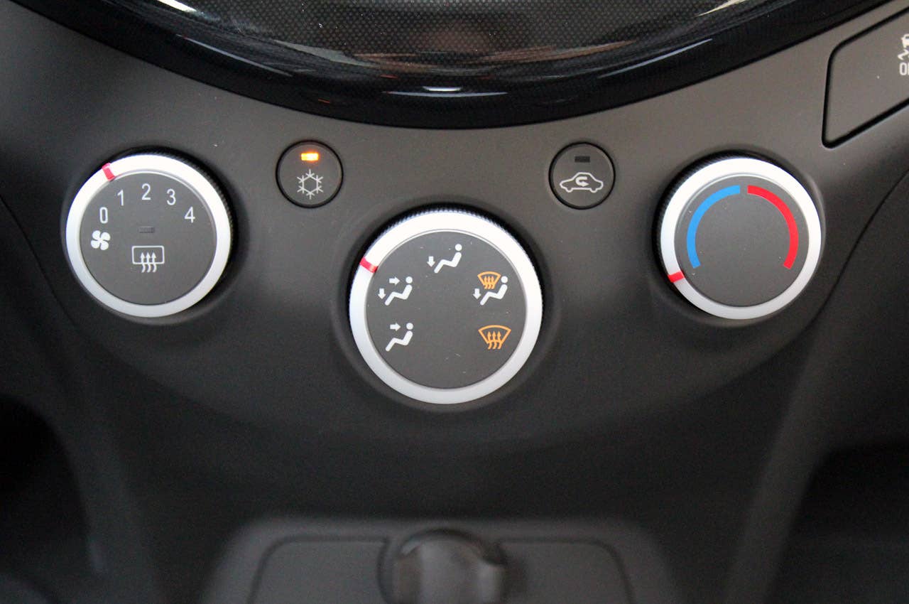 2013 Chevrolet Spark climate controls
