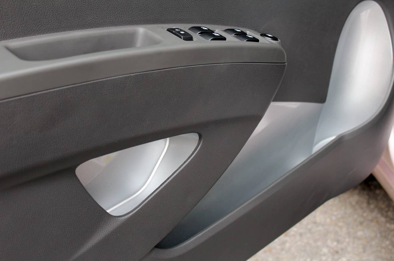 2013 Chevrolet Spark door