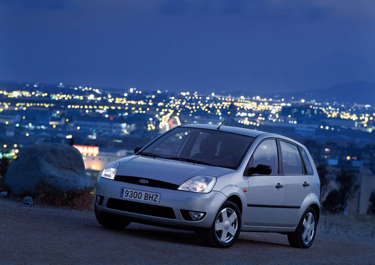 The MkV was revealed in 2001 and was launched in 2002, with advanced common rail diesel engines available.
