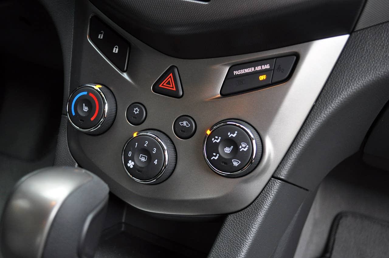 2012 Chevrolet Sonic LTZ climate controls