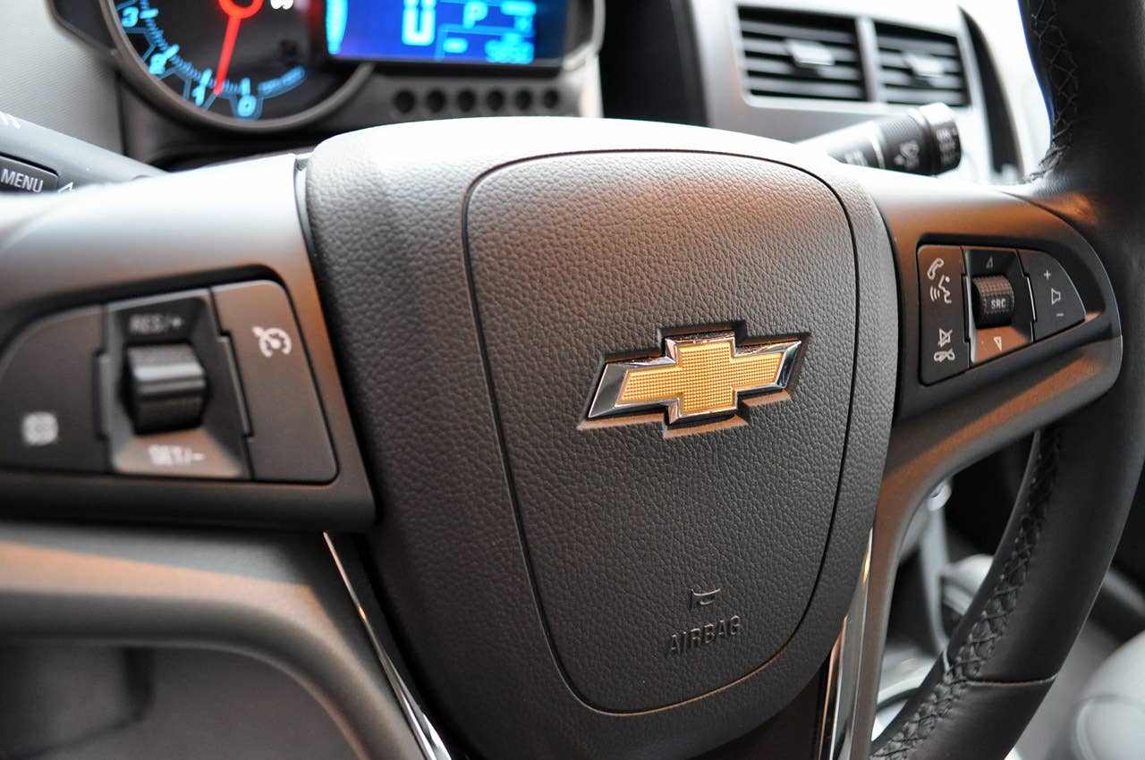 2012 Chevrolet Sonic LTZ steering wheel