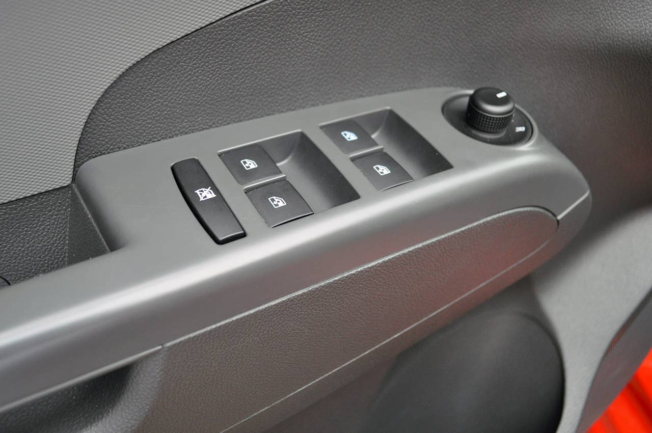 2012 Chevrolet Sonic LTZ window controls