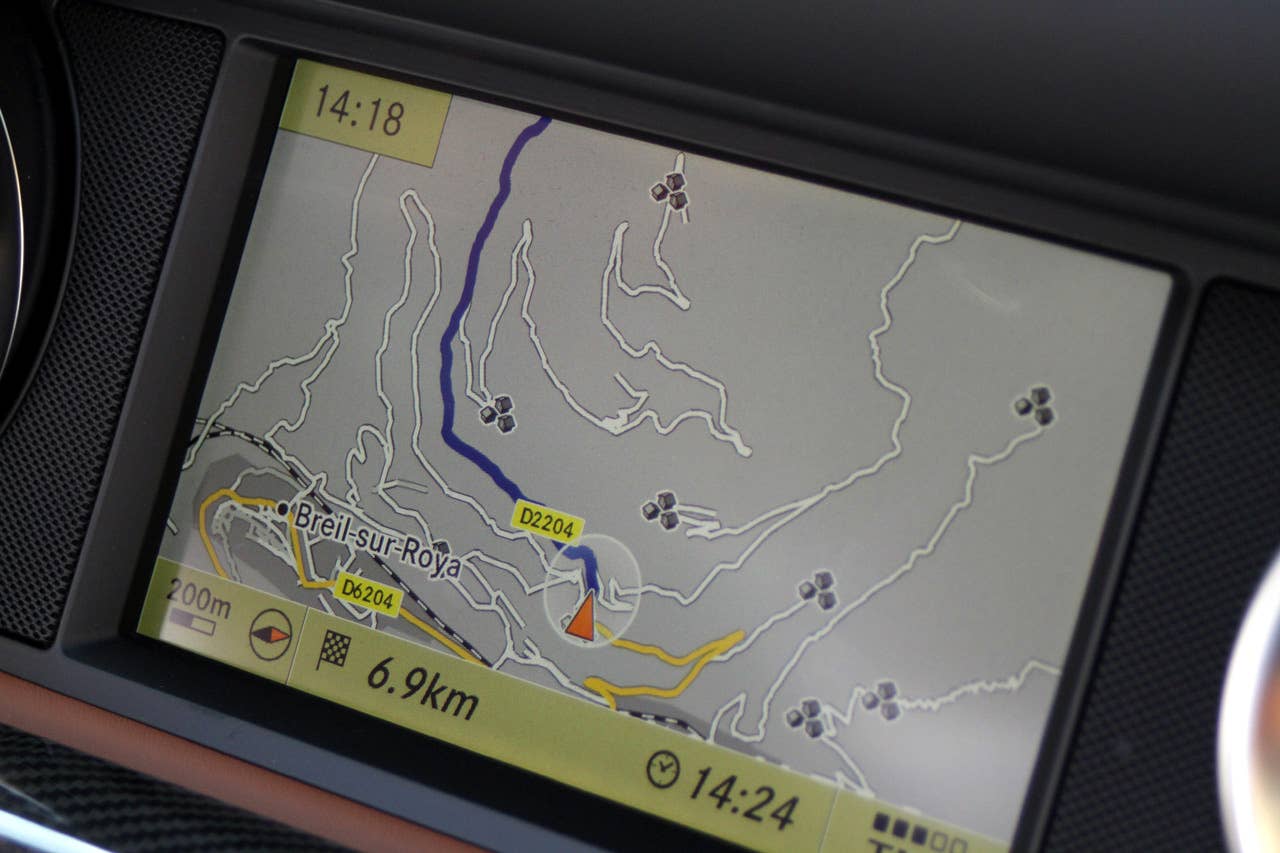 2012 Mercedes-Benz SLS AMG Roadster navigation system