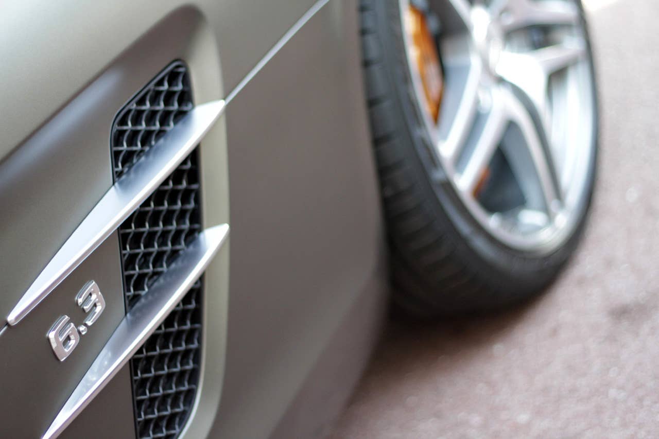 2012 Mercedes-Benz SLS AMG Roadster side vents