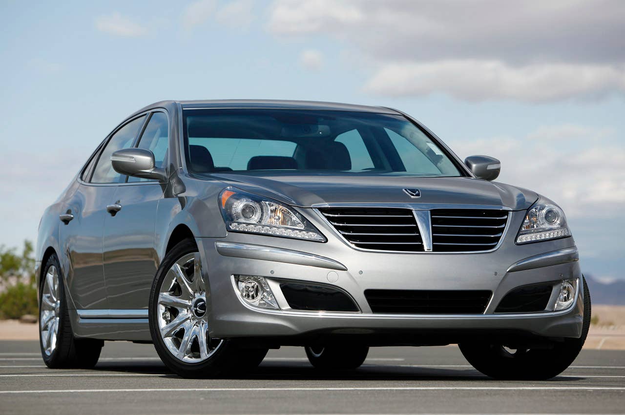 2012 Hyundai Equus front 3/4 view