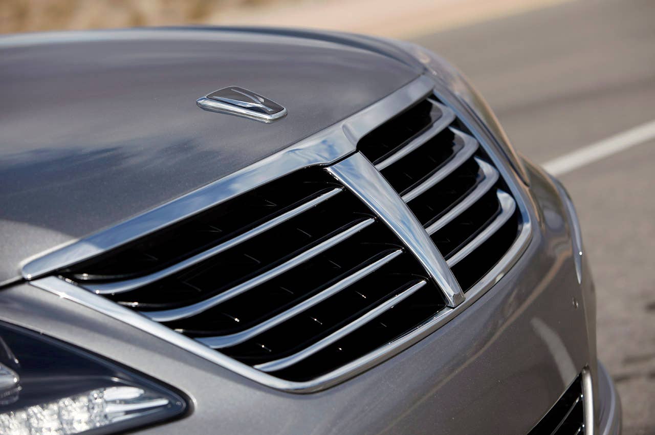 2012 Hyundai Equus grille
