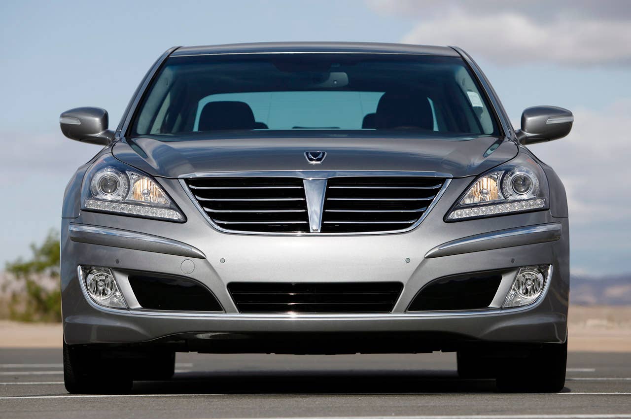 2012 Hyundai Equus front view