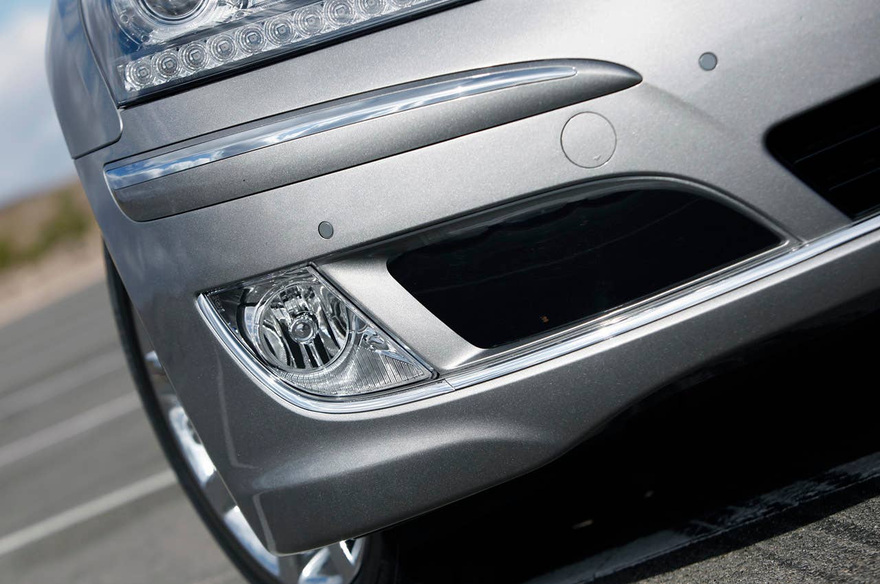 2012 Hyundai Equus fog light