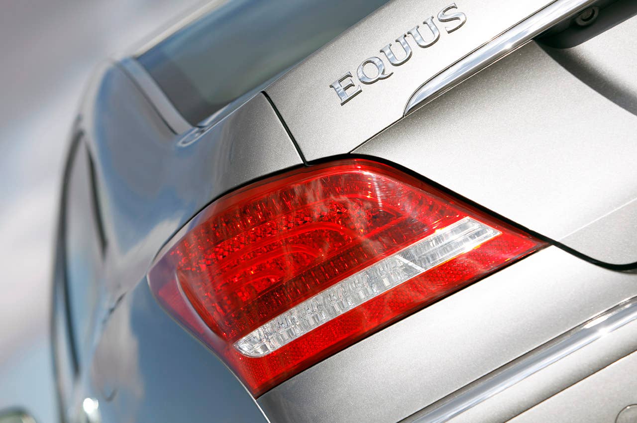 2012 Hyundai Equus taillight