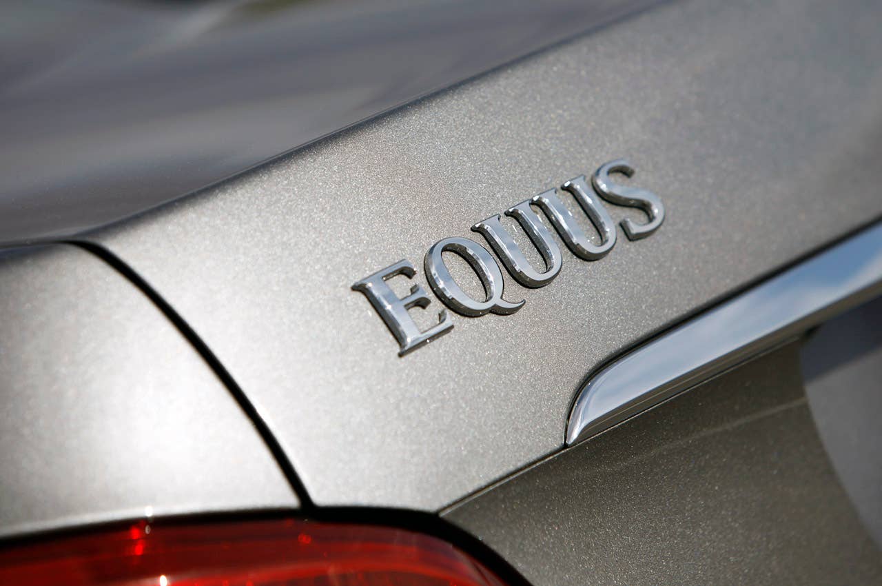 2012 Hyundai Equus badge