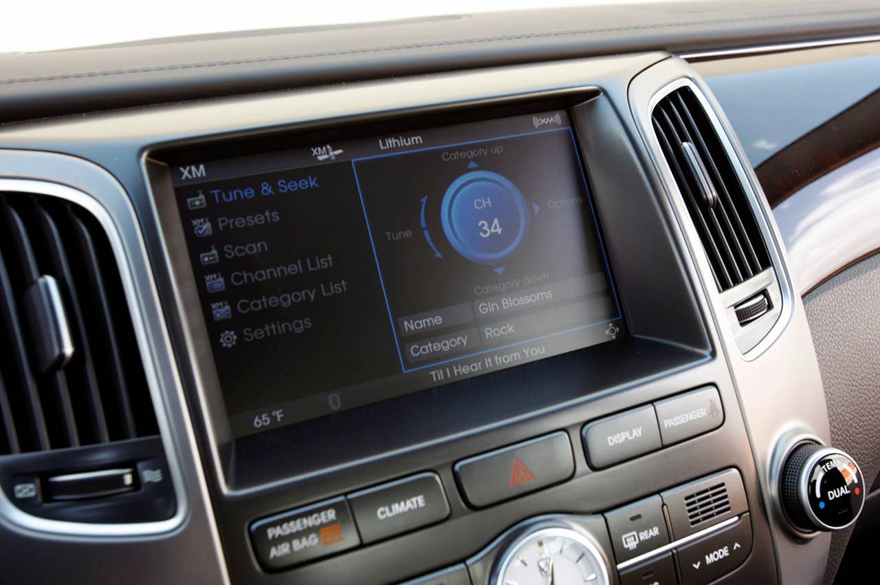 2012 Hyundai Equus audio system display
