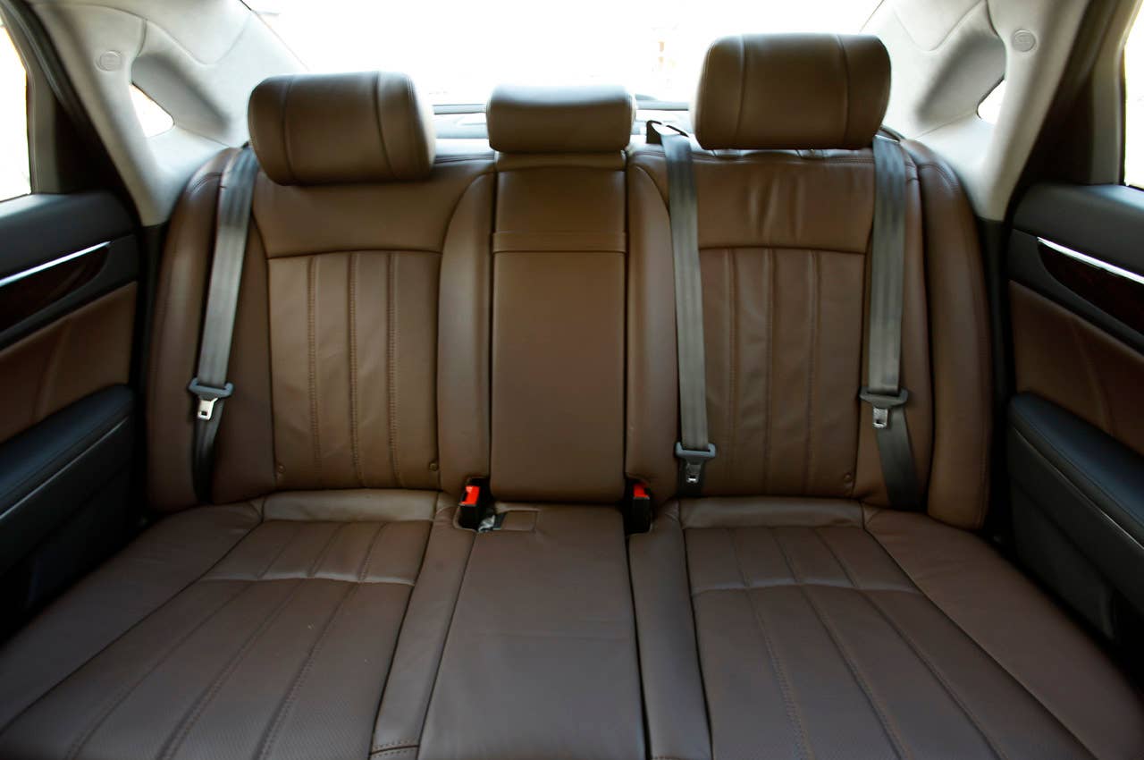 2012 Hyundai Equus rear seats