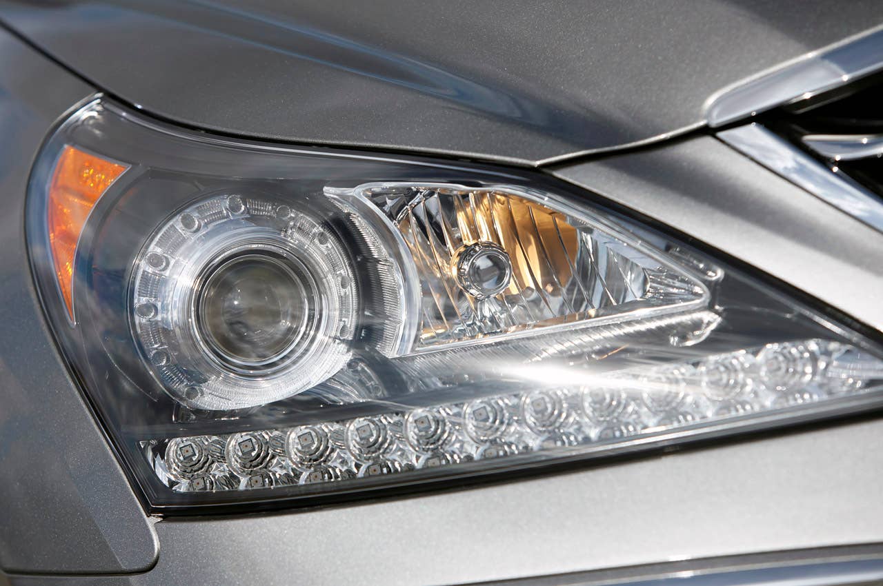 2012 Hyundai Equus headlight