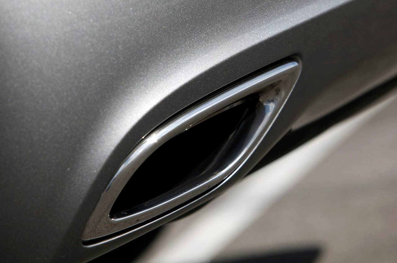 2012 Hyundai Equus exhaust tip