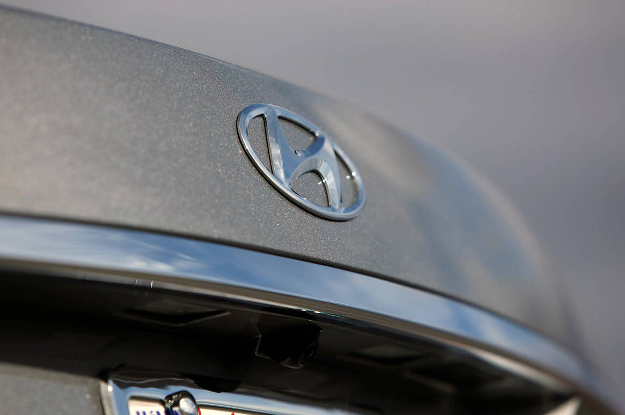 2012 Hyundai Equus logo