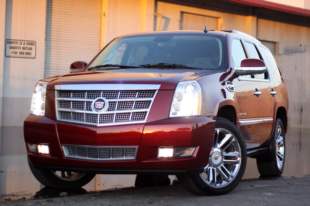 2011 Cadillac Escalade Hybrid Platinum front 3/4 view