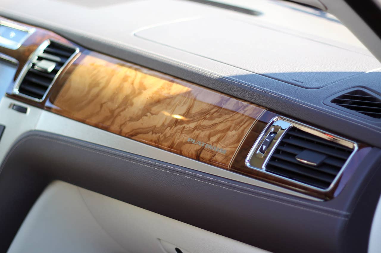 2011 Cadillac Escalade Hybrid Platinum dash