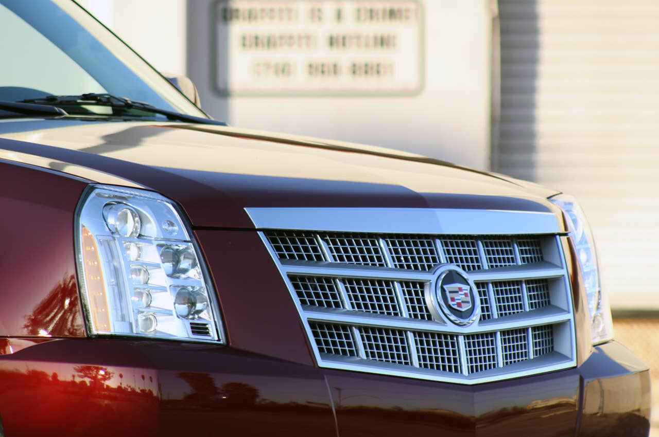 2011 Cadillac Escalade Hybrid Platinum grille