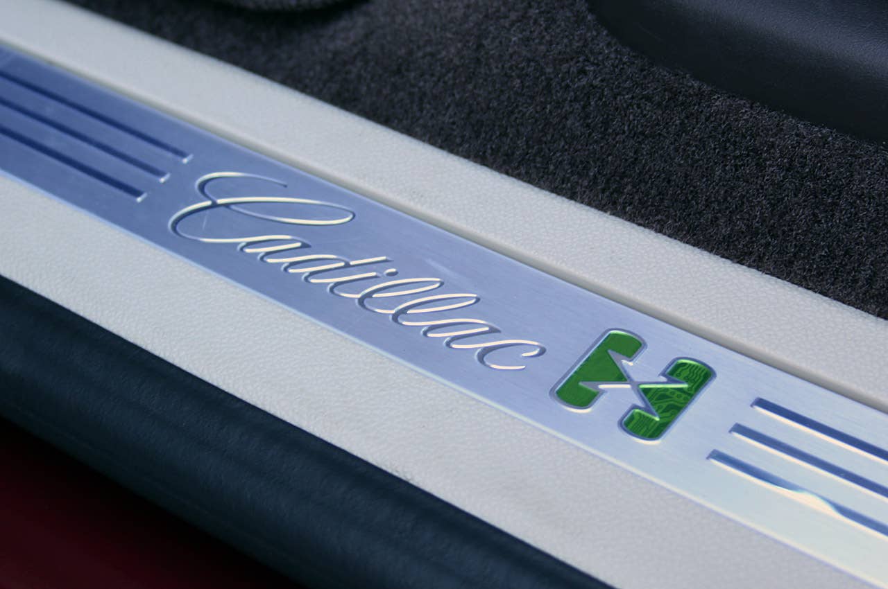 2011 Cadillac Escalade Hybrid Platinum sill plate