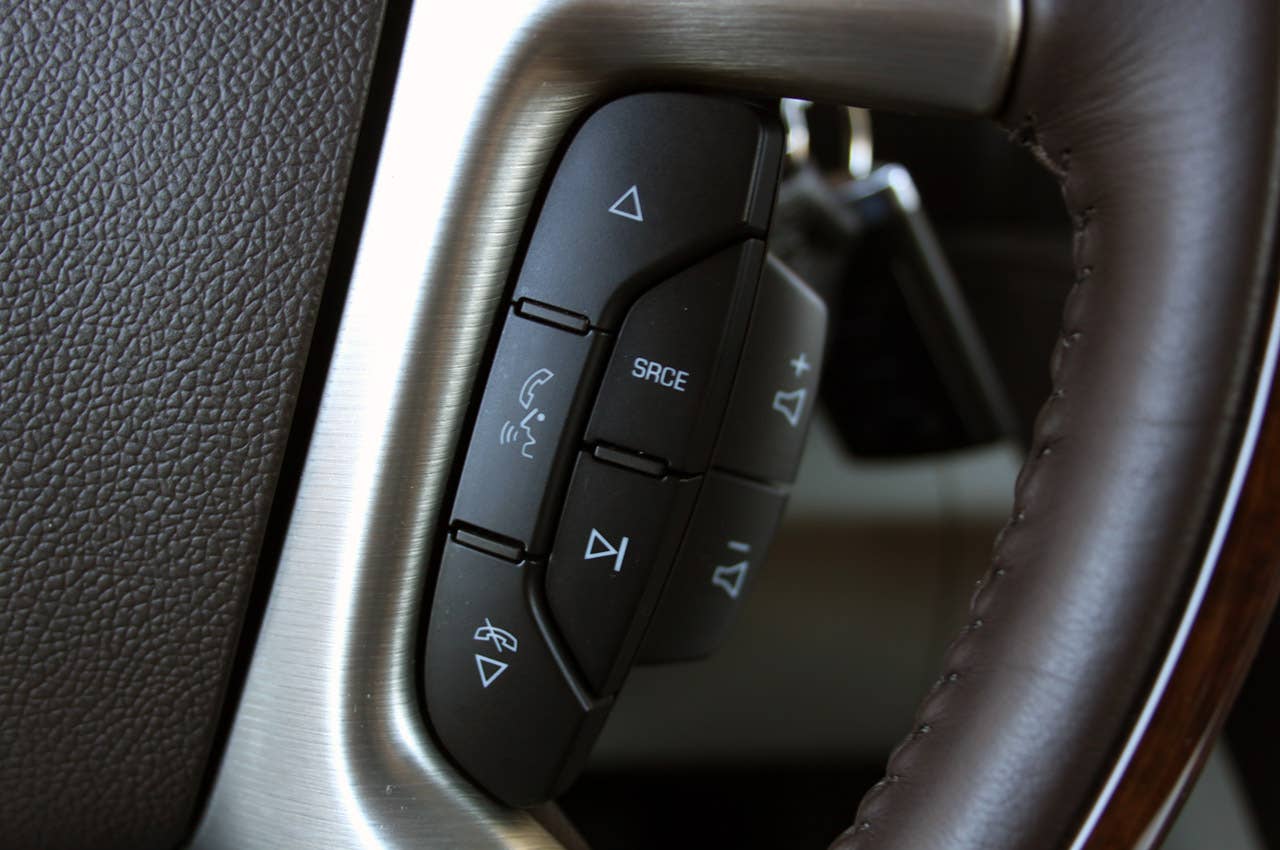 2011 Cadillac Escalade Hybrid Platinum steering wheel controls