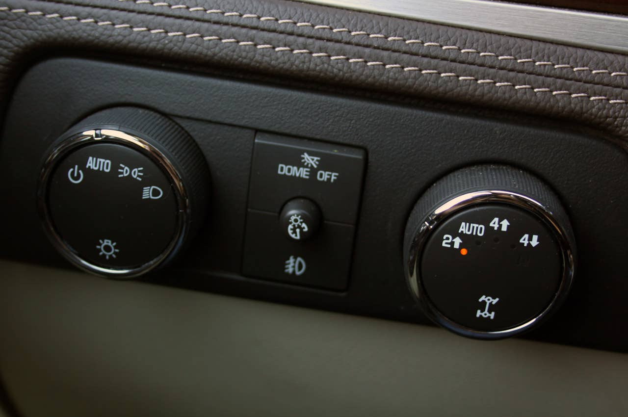 2011 Cadillac Escalade Hybrid Platinum dash controls