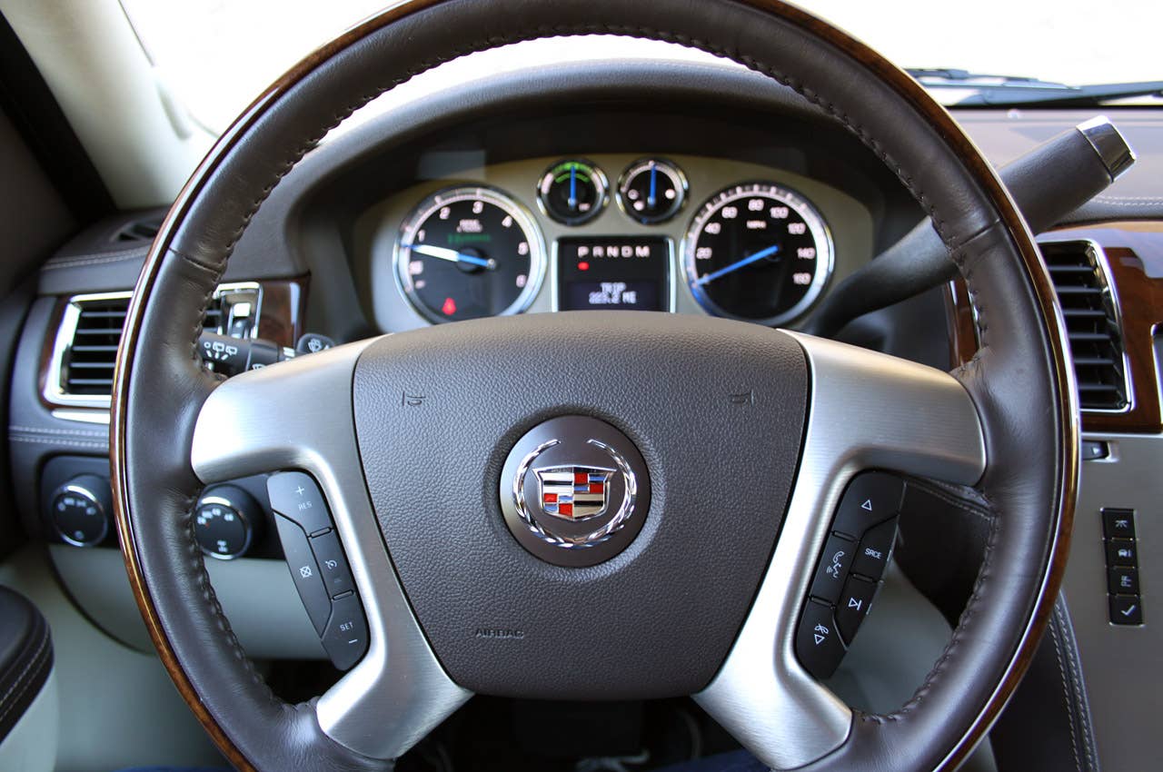 2011 Cadillac Escalade Hybrid Platinum steering wheel