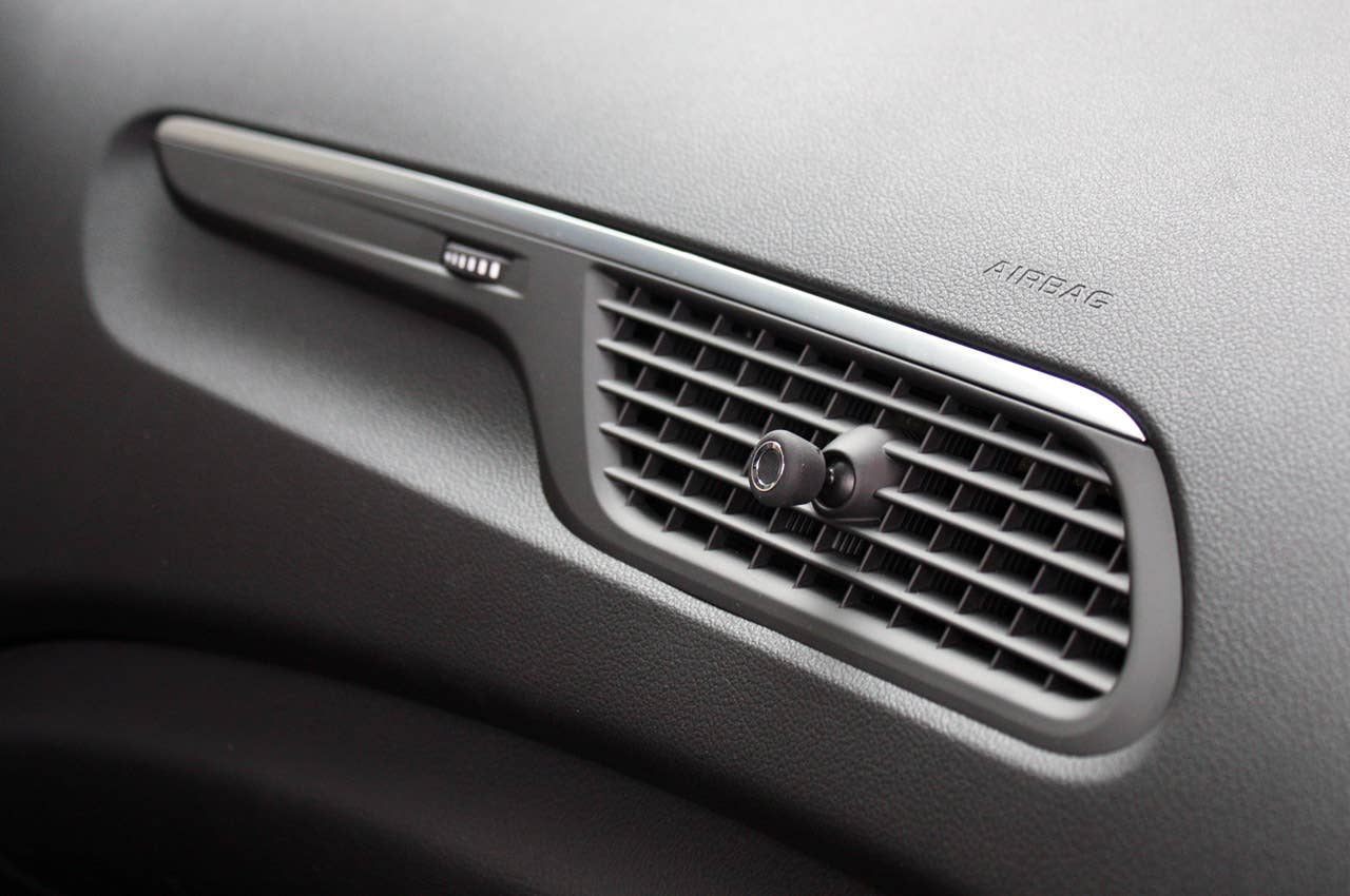 2011 Saab 9-4X dash vent