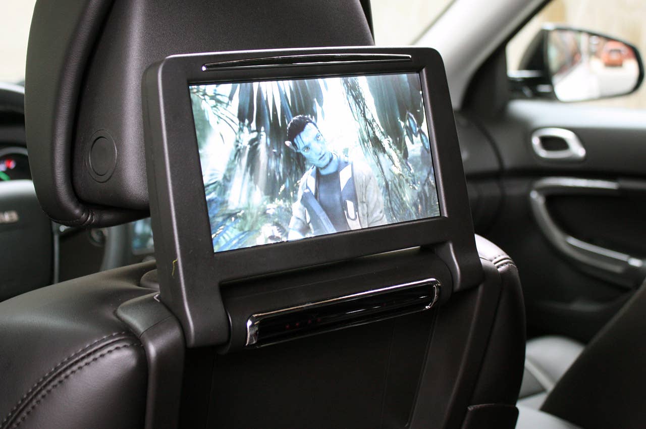 2011 Saab 9-4X rear seat television monitor