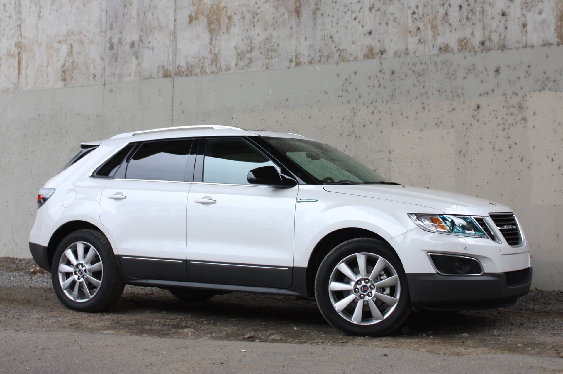 2011 Saab 9-4X front 3/4 view