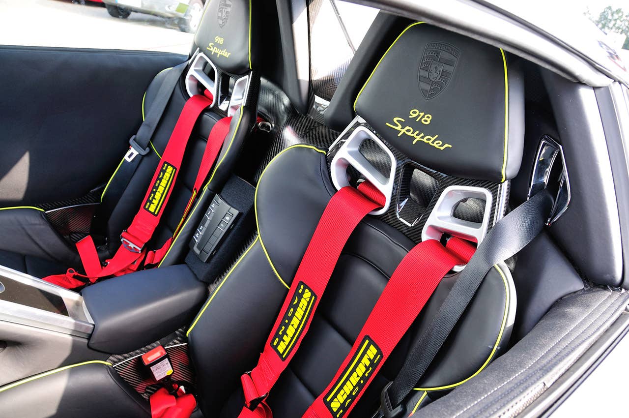 2014 Porsche 918 Spyder seats