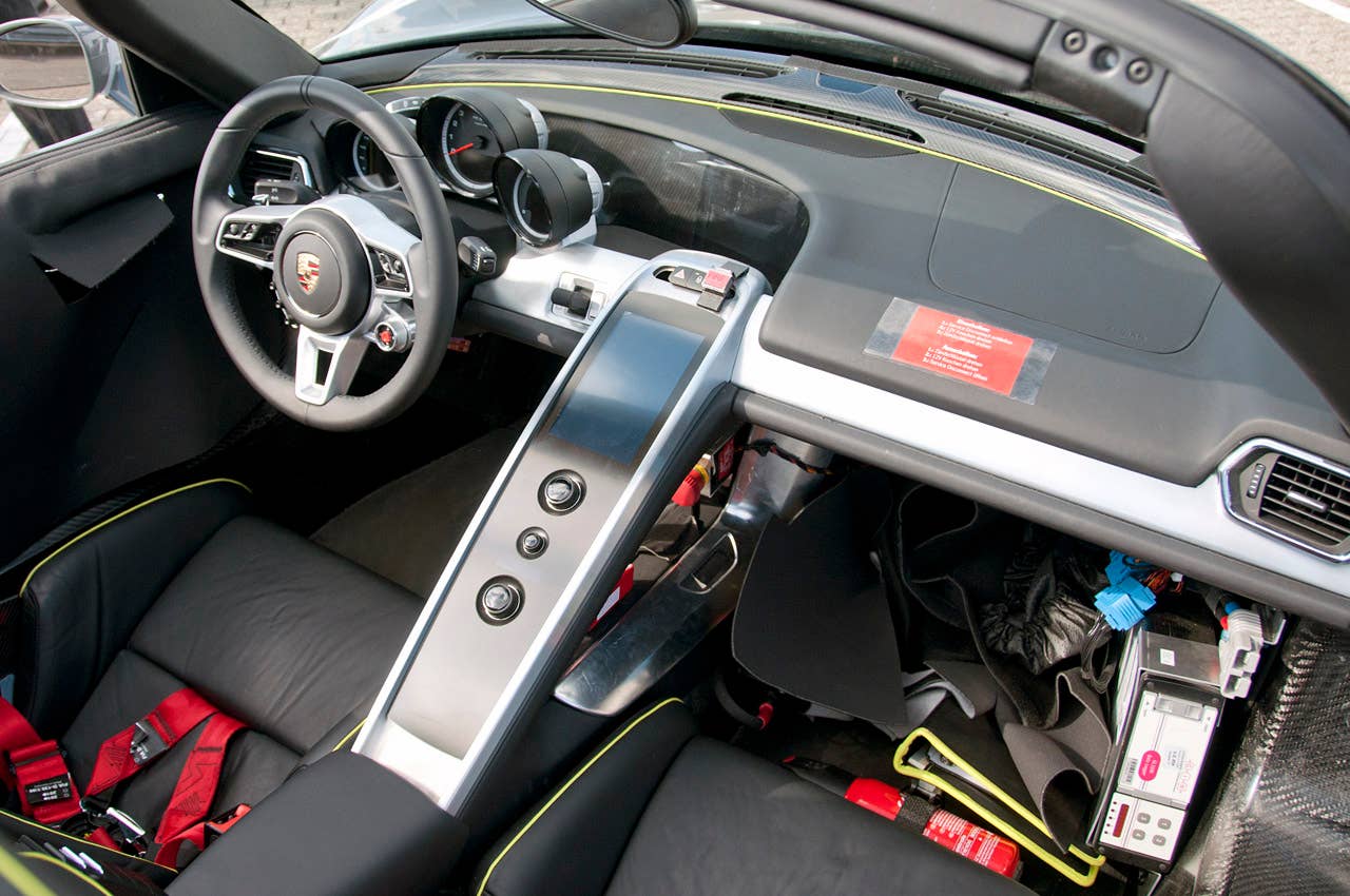 2014 Porsche 918 Spyder interior