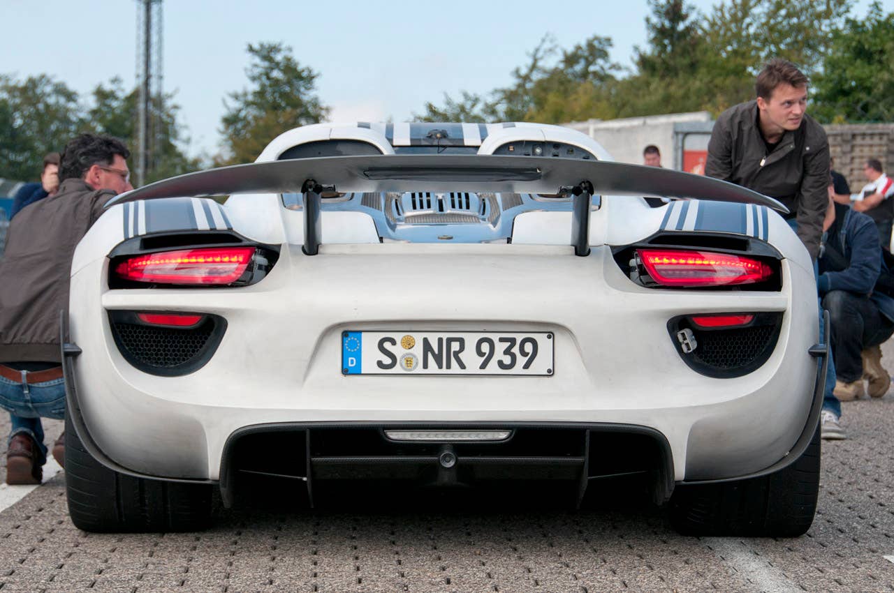 2014 Porsche 918 Spyder rear view