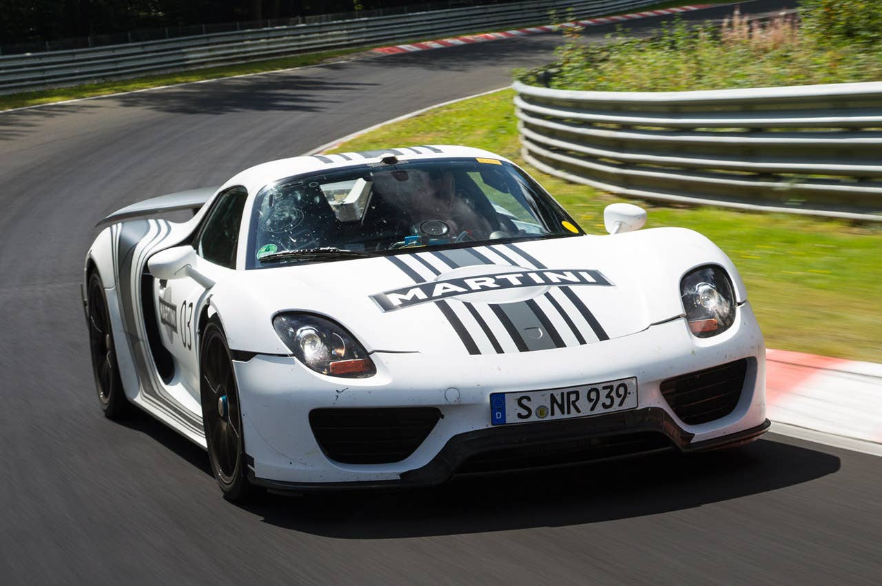 2014 Porsche 918 Spyder driving