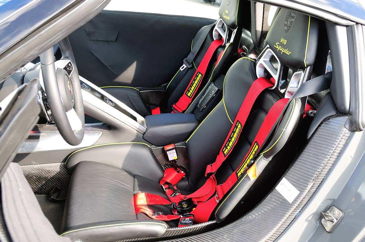 2014 Porsche 918 Spyder seats