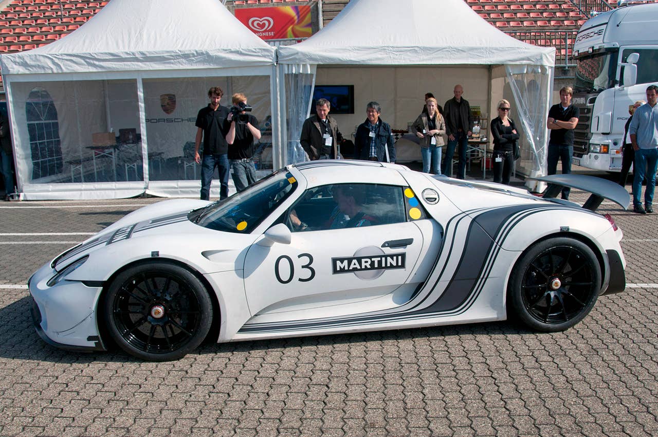 2014 Porsche 918 Spyder side view