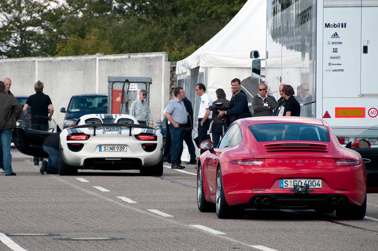 2014 Porsche 918 Spyder rear view