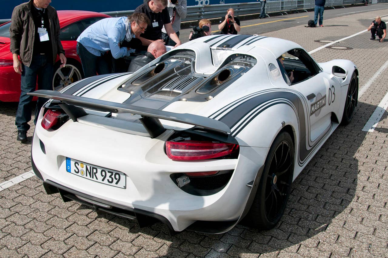2014 Porsche 918 Spyder rear 3/4 view