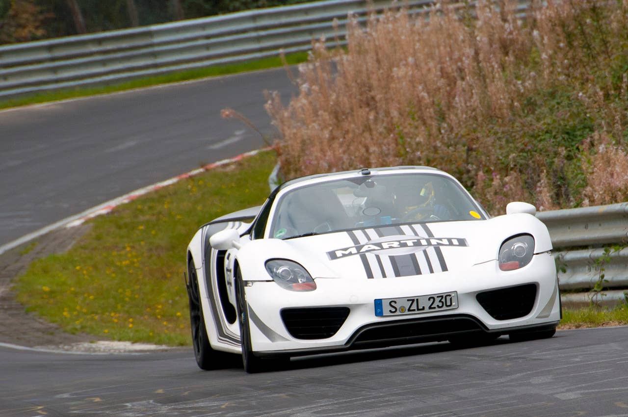 2014 Porsche 918 Spyder driving