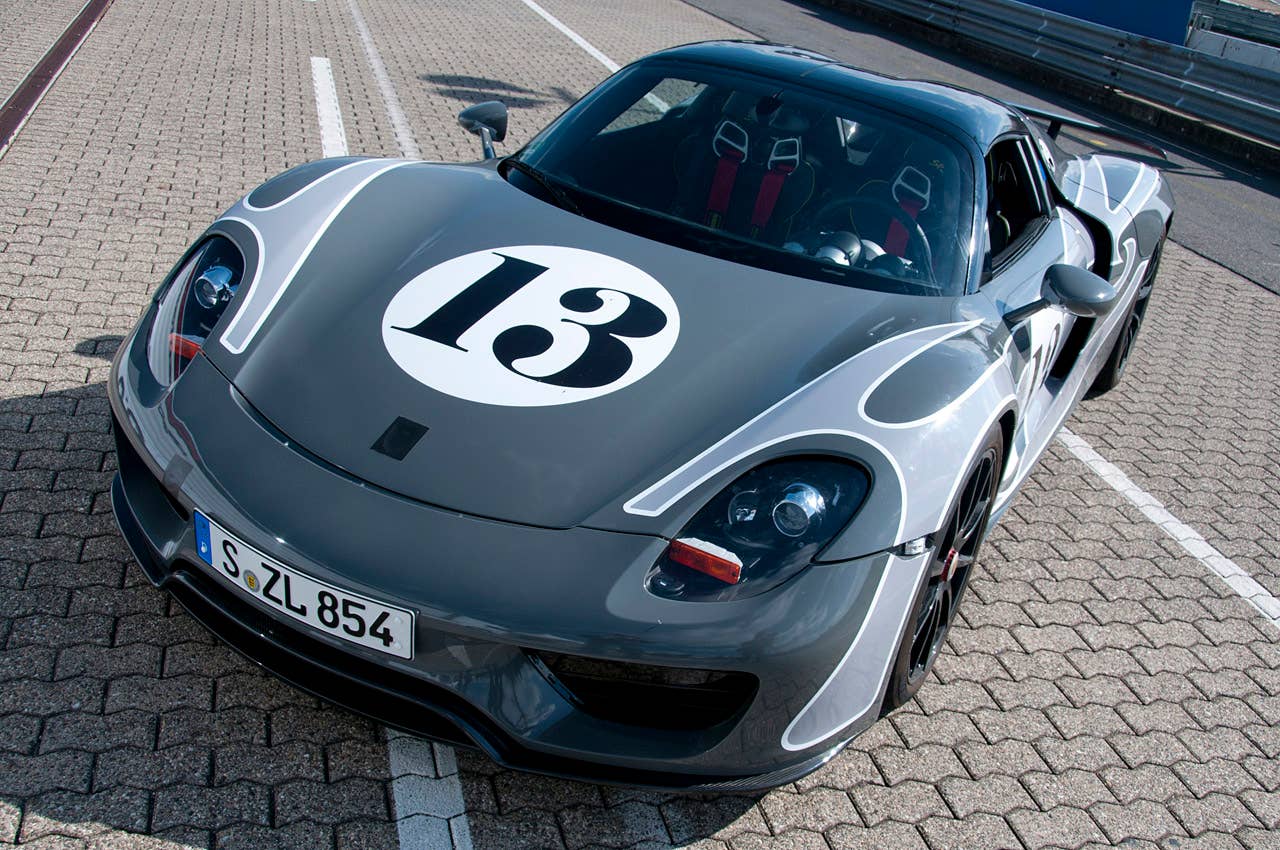 2014 Porsche 918 Spyder front 3/4 view