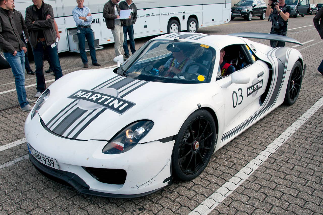 2014 Porsche 918 Spyder front 3/4 view
