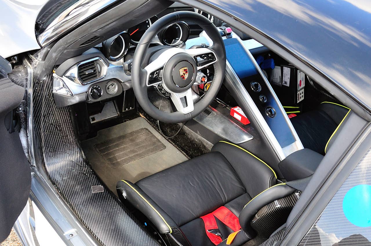 2014 Porsche 918 Spyder interior