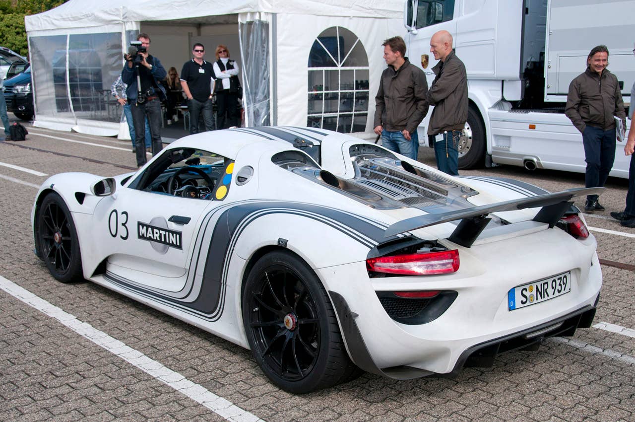 2014 Porsche 918 Spyder rear 3/4 view