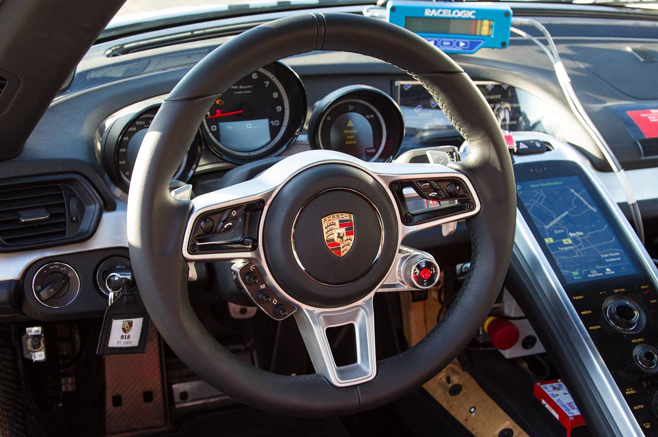 2014 Porsche 918 Spyder steering wheel