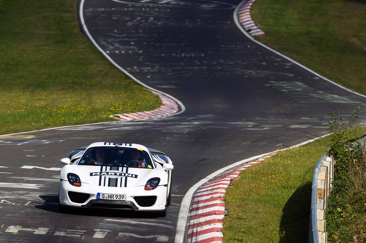 2014 Porsche 918 Spyder driving