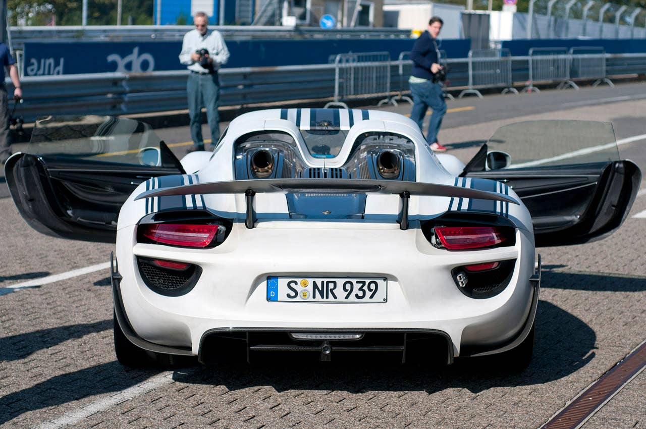 2014 Porsche 918 Spyder rear view