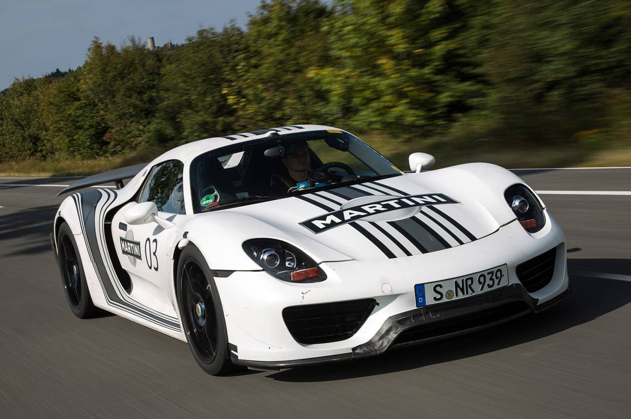 2014 Porsche 918 Spyder driving