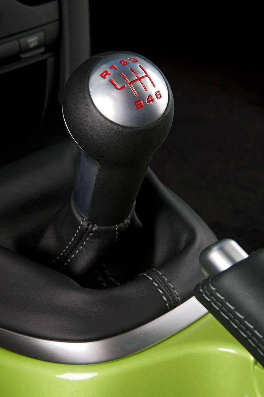 2011 Porsche Cayman R shifter