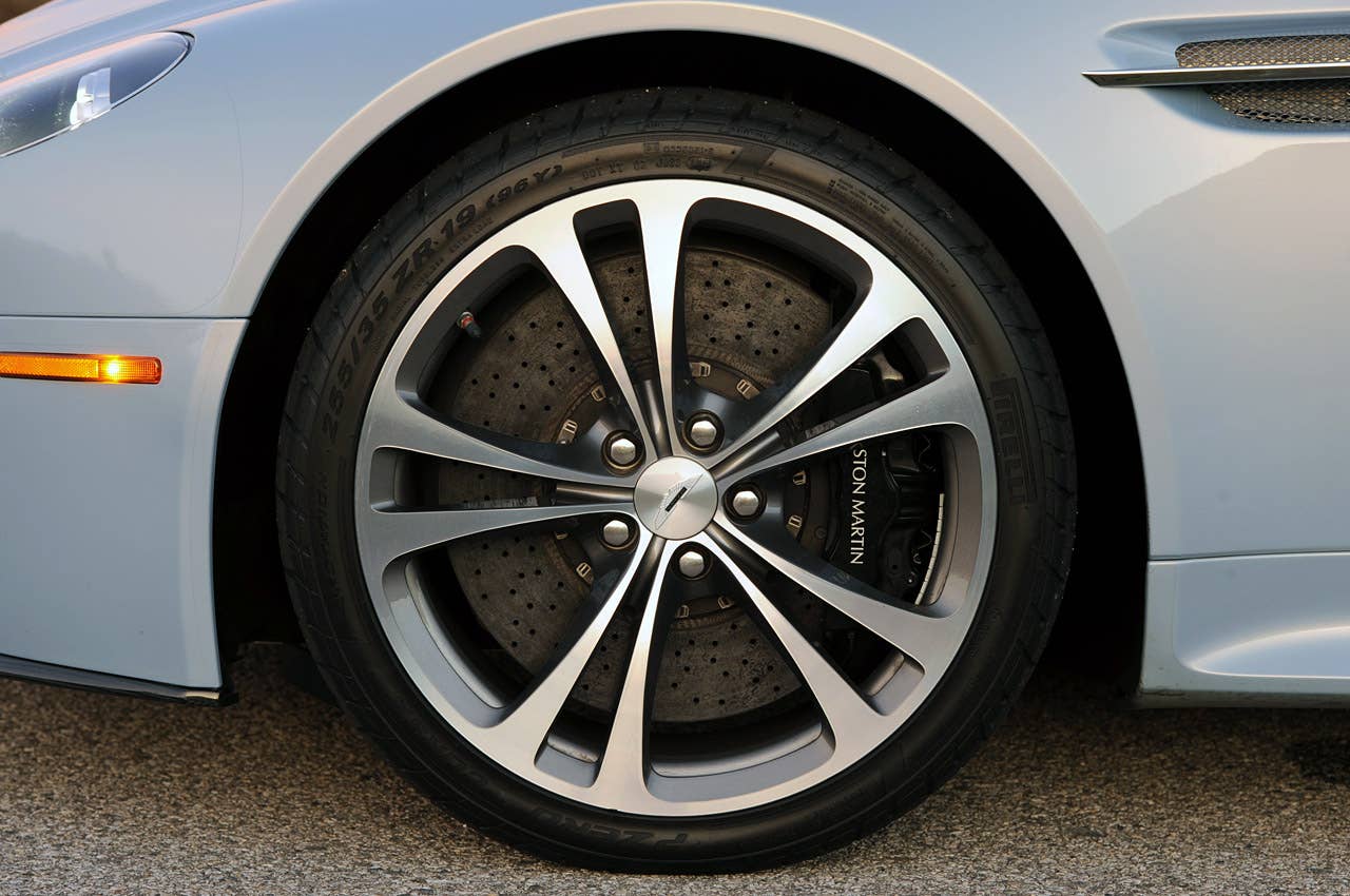 2011 Aston Martin V12 Vantage wheel