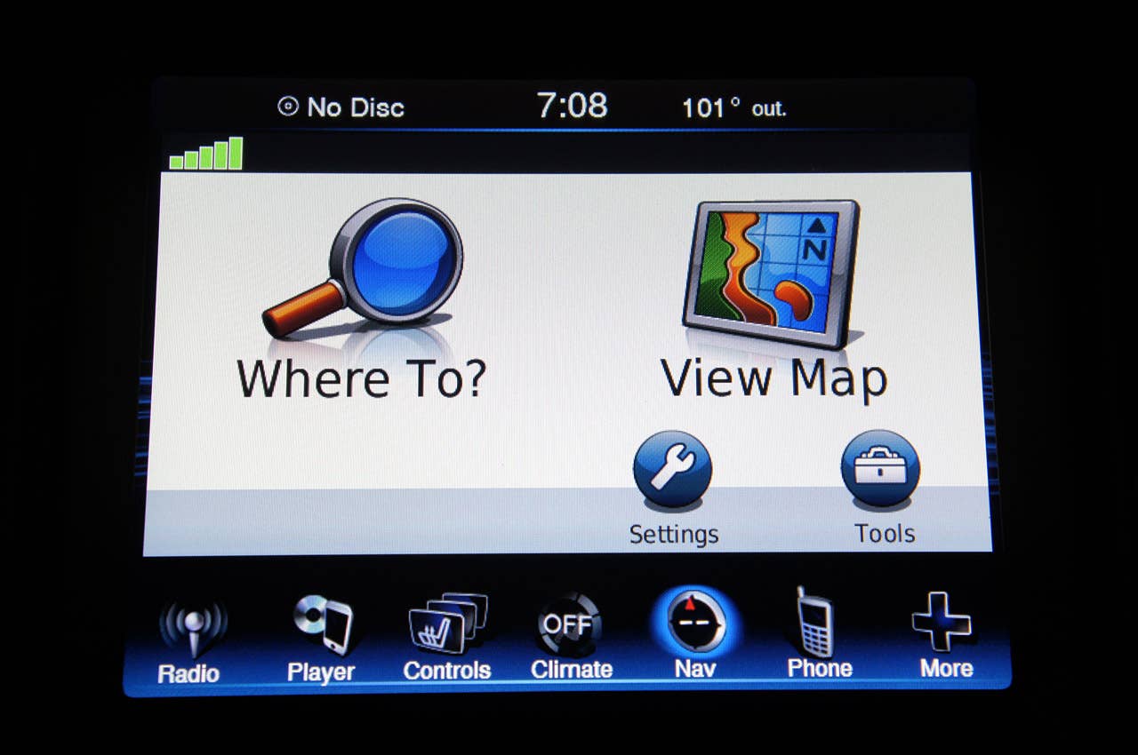 2012 Chrysler 300 SRT8 multimedia display